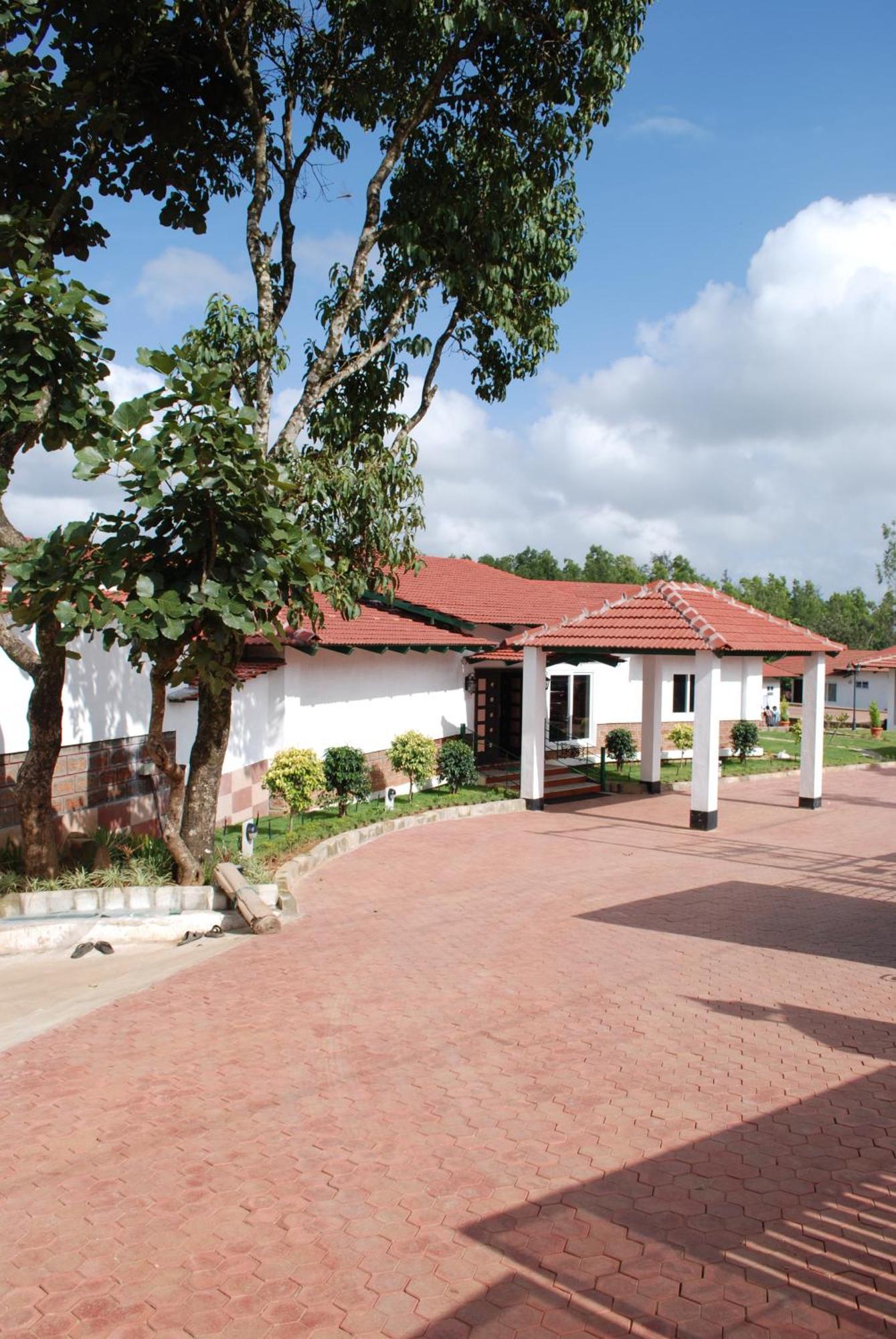 Eka Resort Hassan Exterior foto